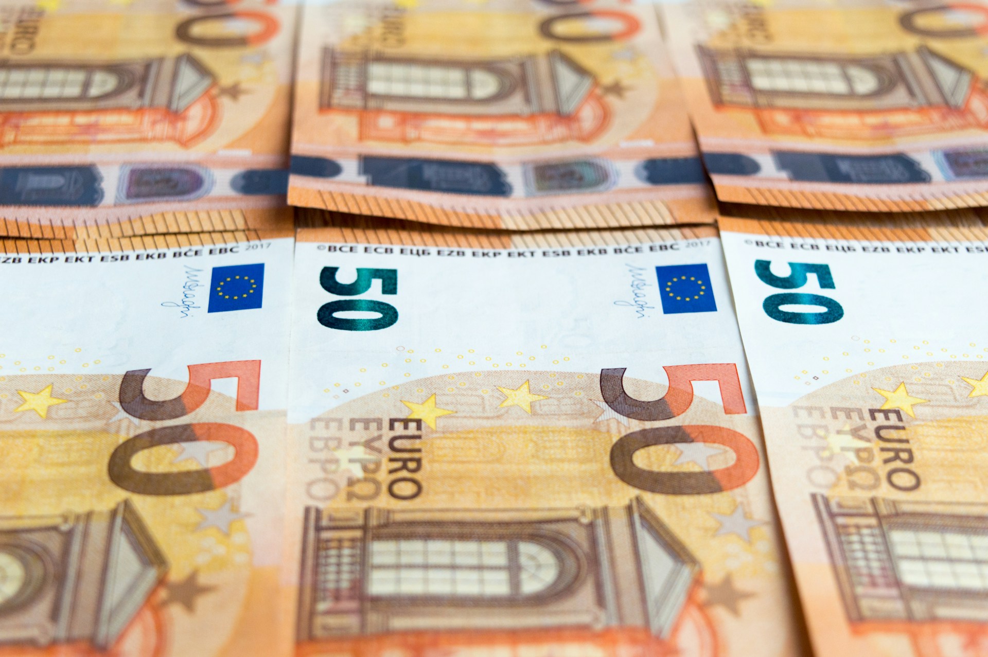 The photo presents €50 banknotes.