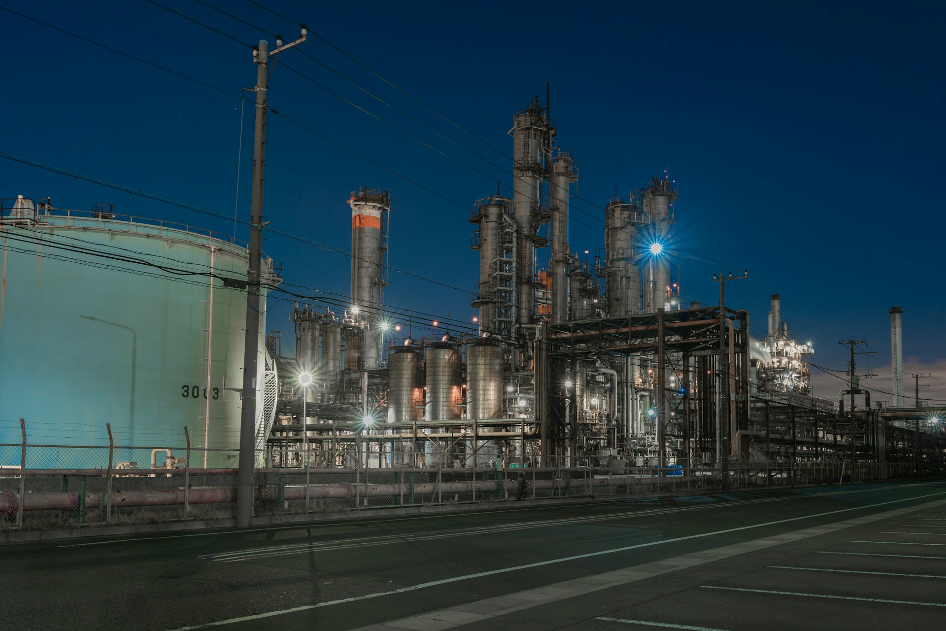 The photo presents an industrial plant at night.