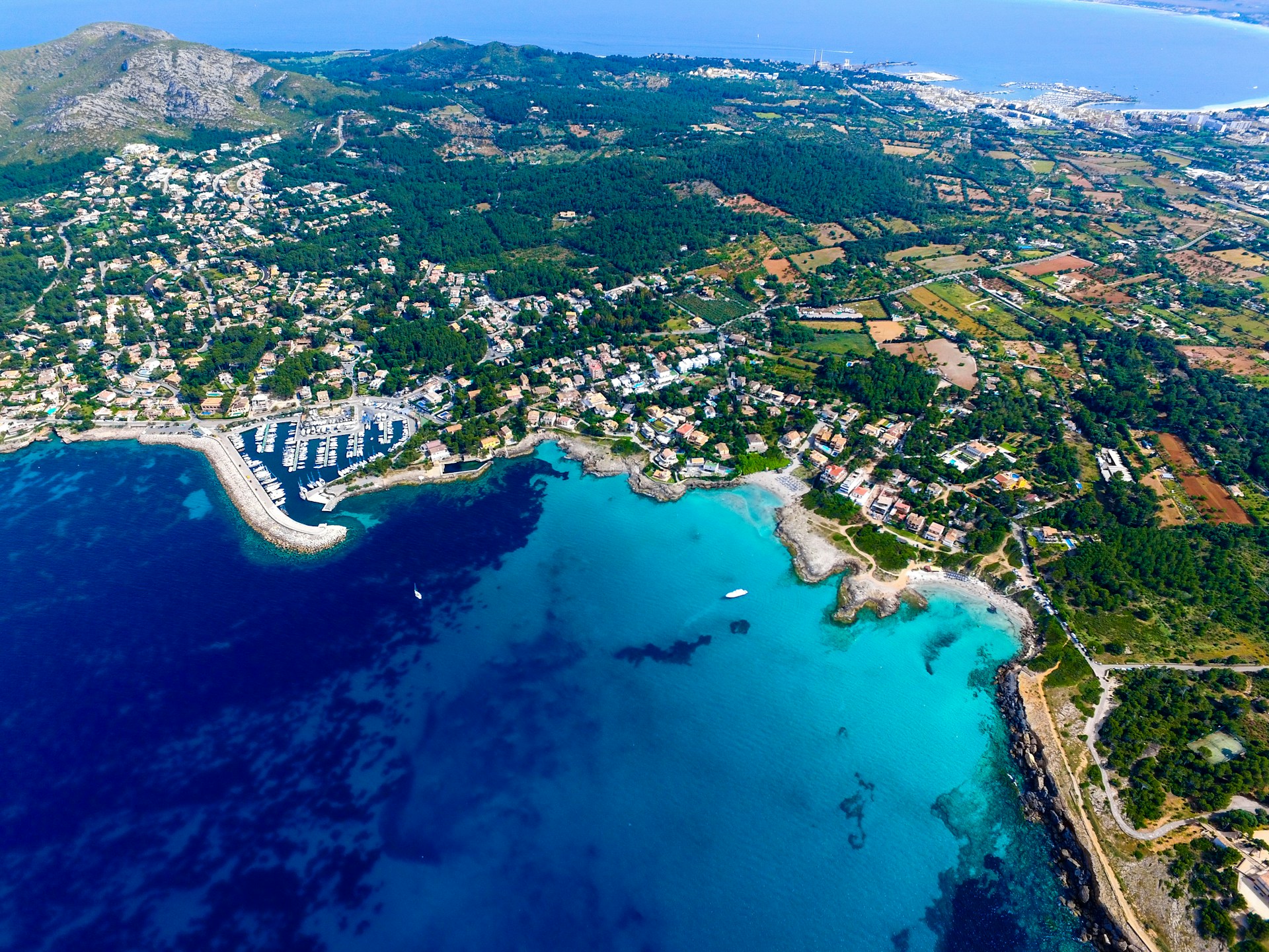 The photo shows an aerial view of a coastal area in Mallorca, Spain.