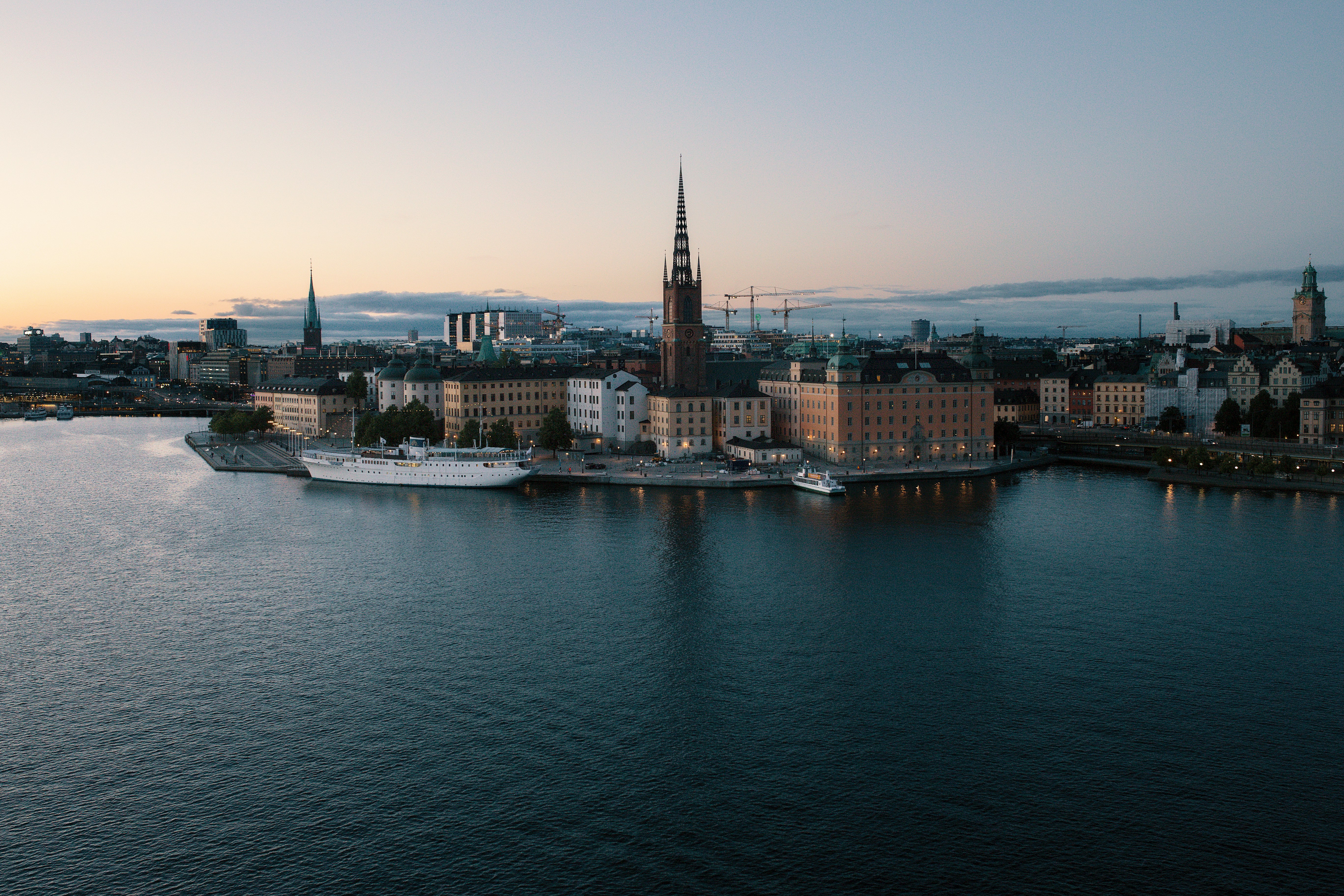 An illustrative photo of scenery of a body of water beside a city