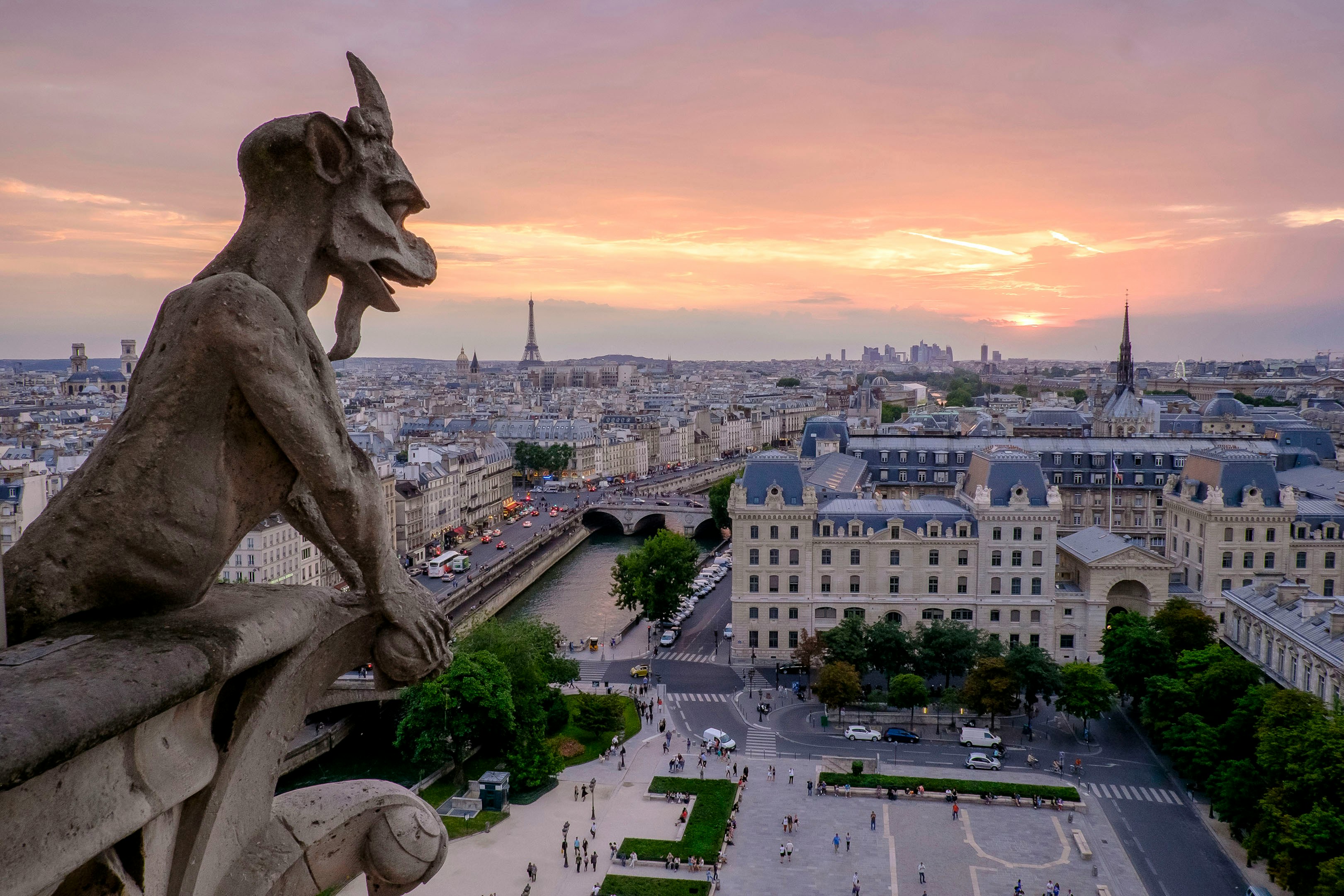 An illustrative photo of sunset in Paris