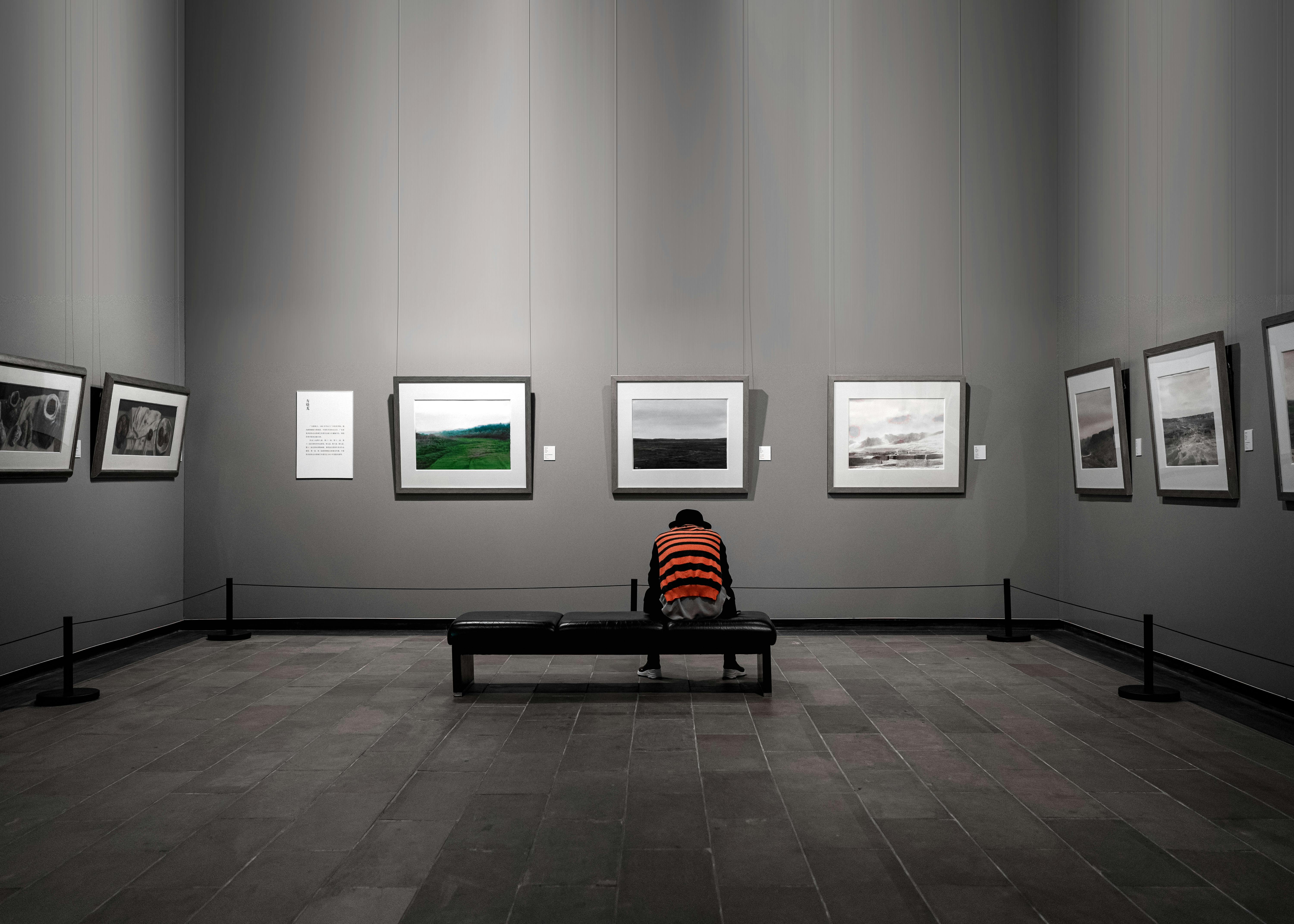 An illustrative photo of an art museum in black and white