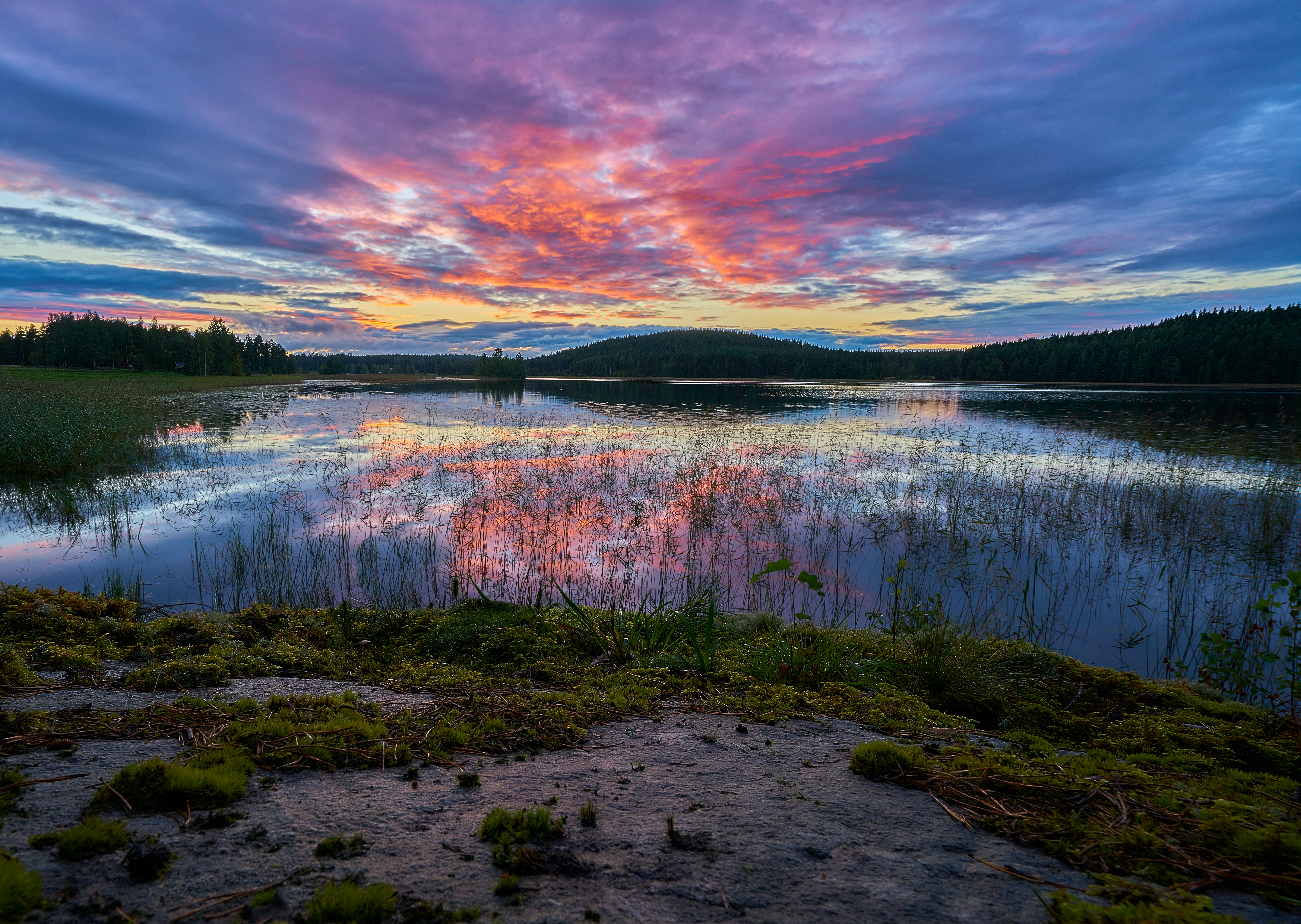 An illustrative photo of the sunset and the lake 