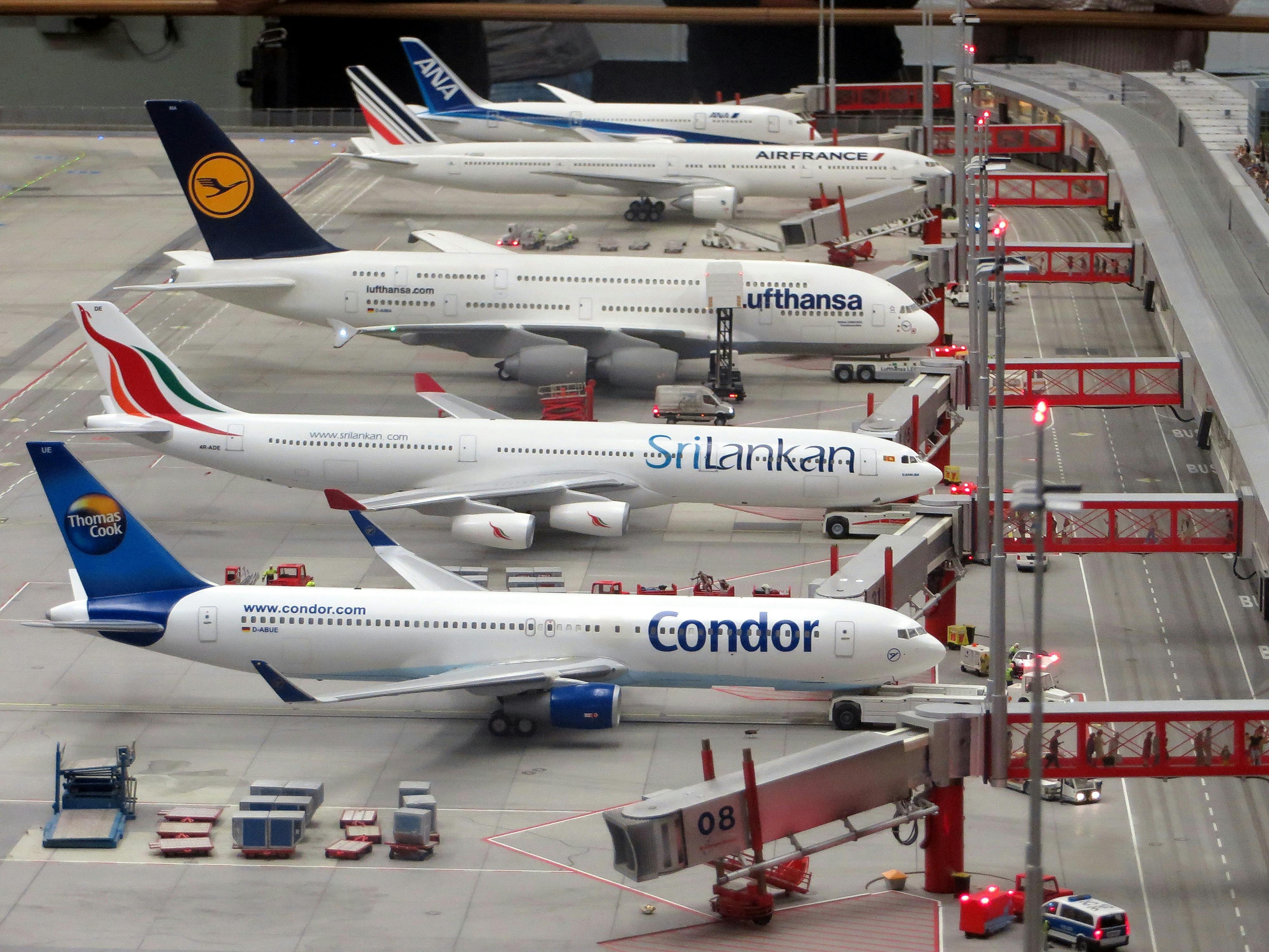 An illustrative photo of five planes standing in the airport 