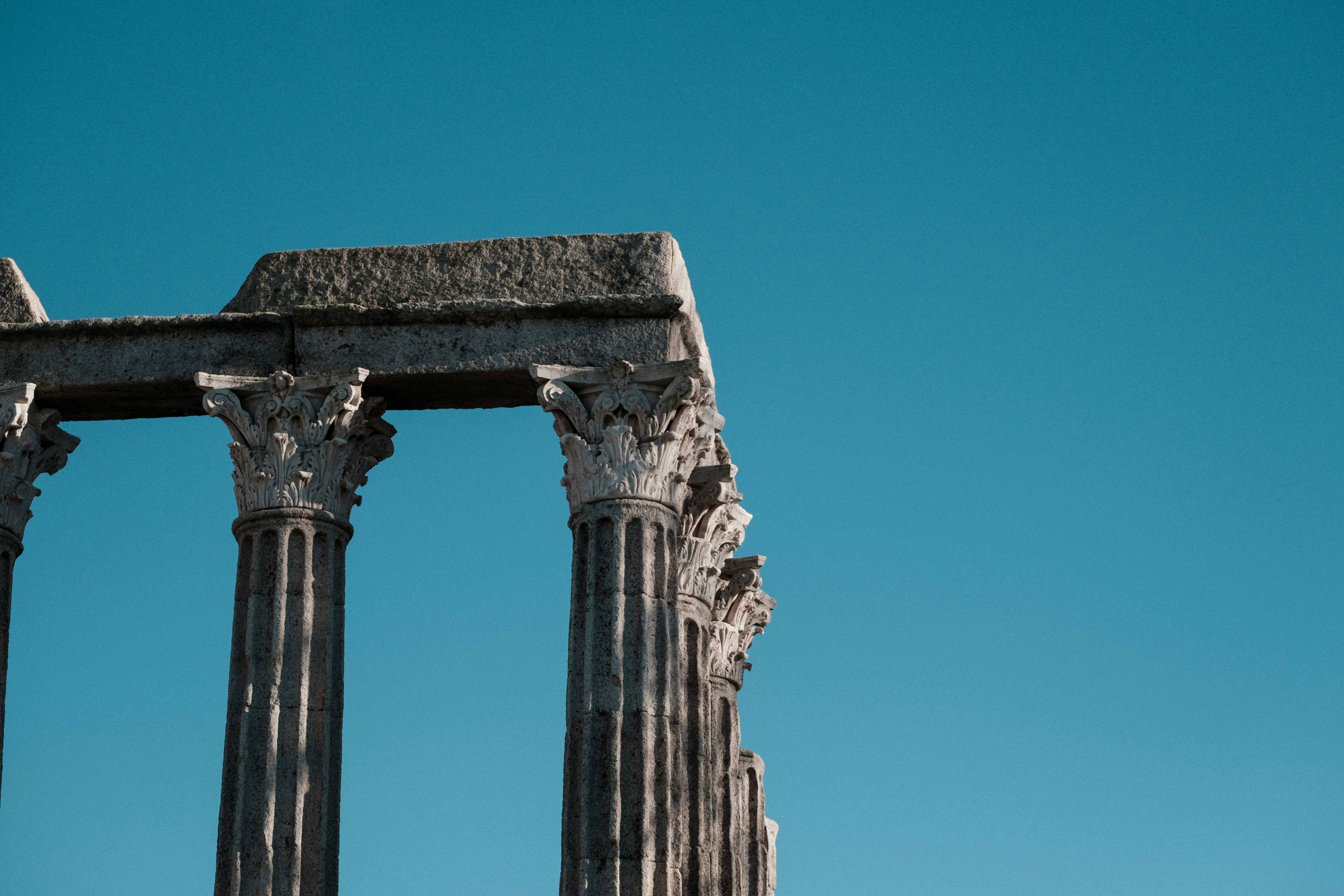 An illustrative photo of a gray concrete pillar