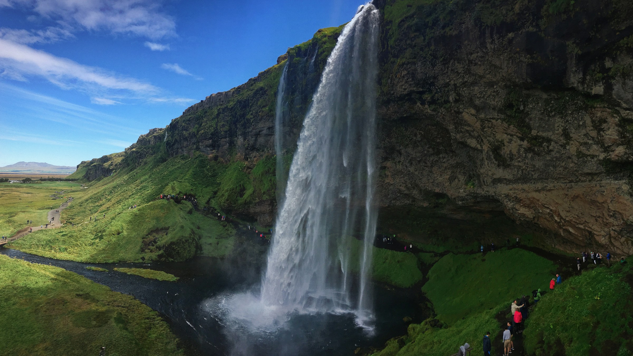 An illustrative photo of waterfalls.