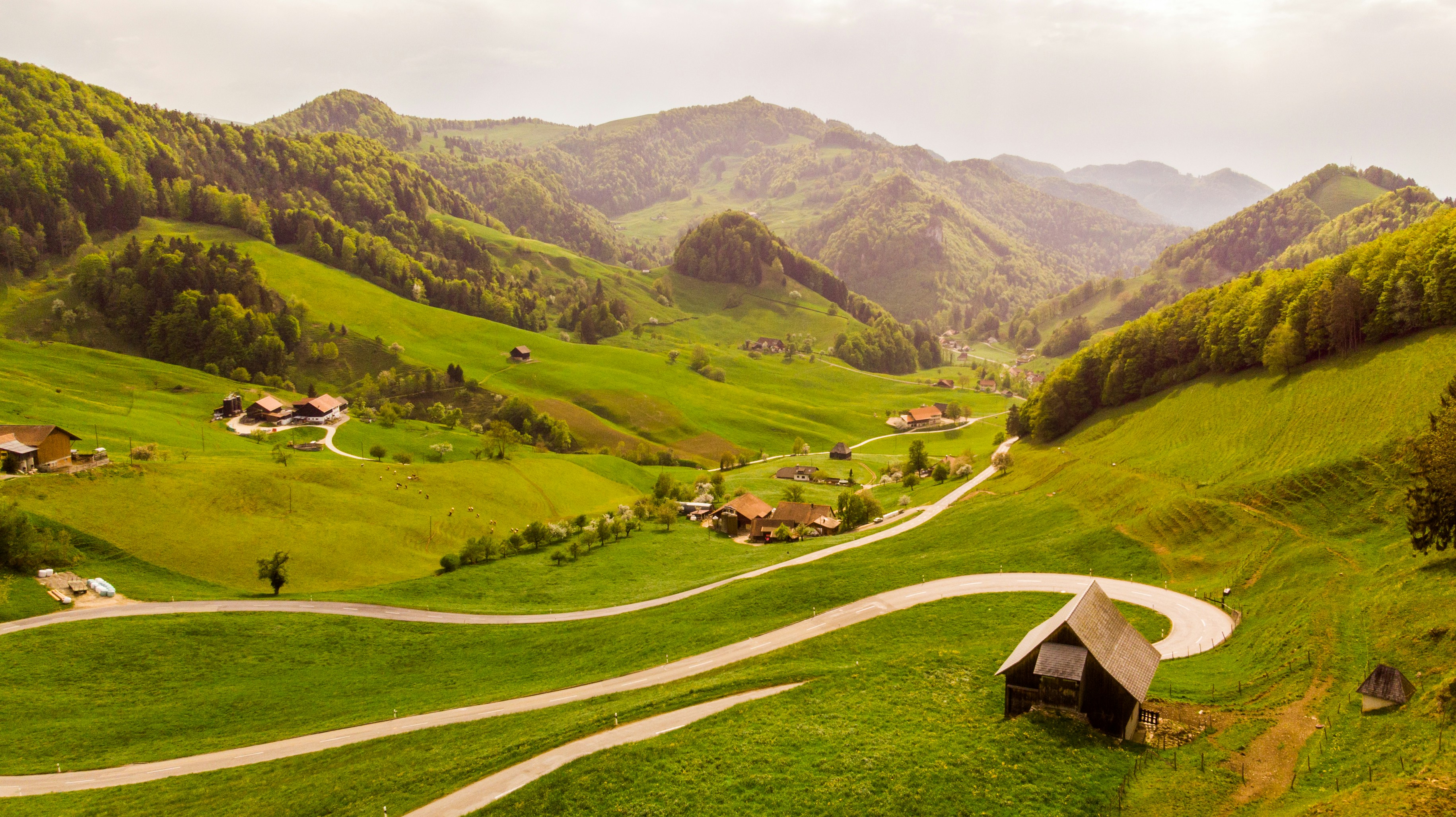 An illustrative photo of houses in the mountains.