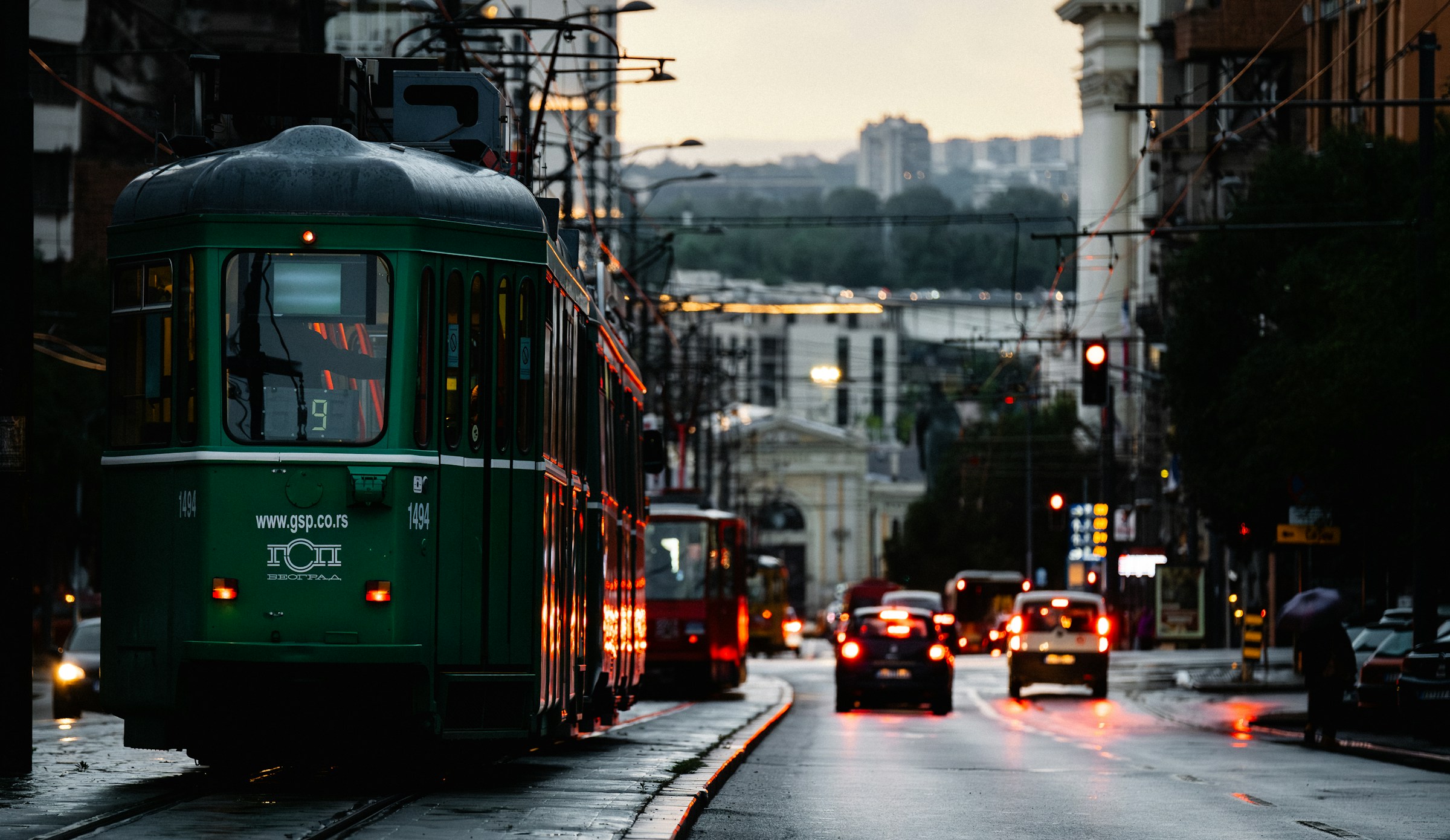 An illustrative photo of a city street filled with traffic.