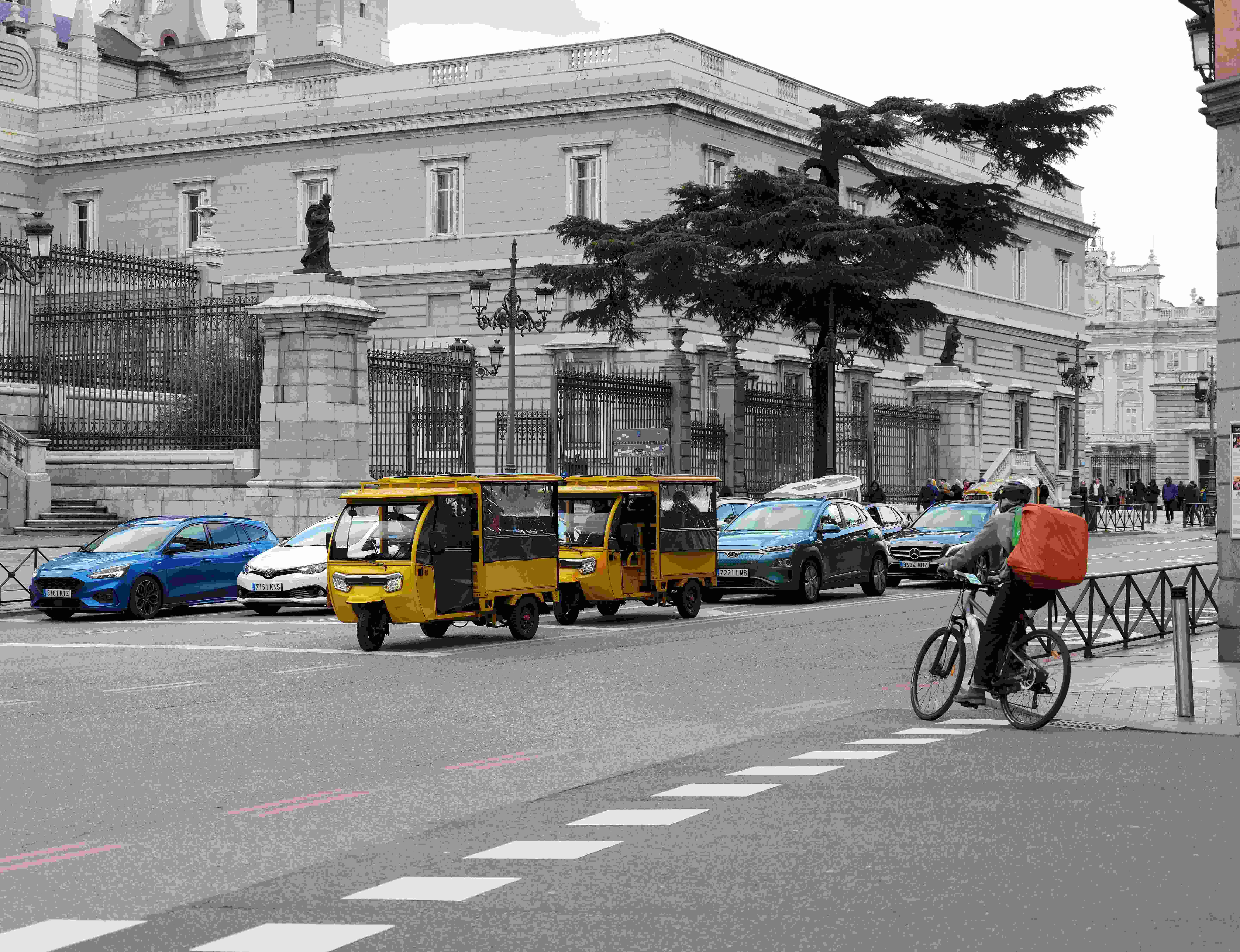 Image by Unsplash An illustrative photo of cars on a road.