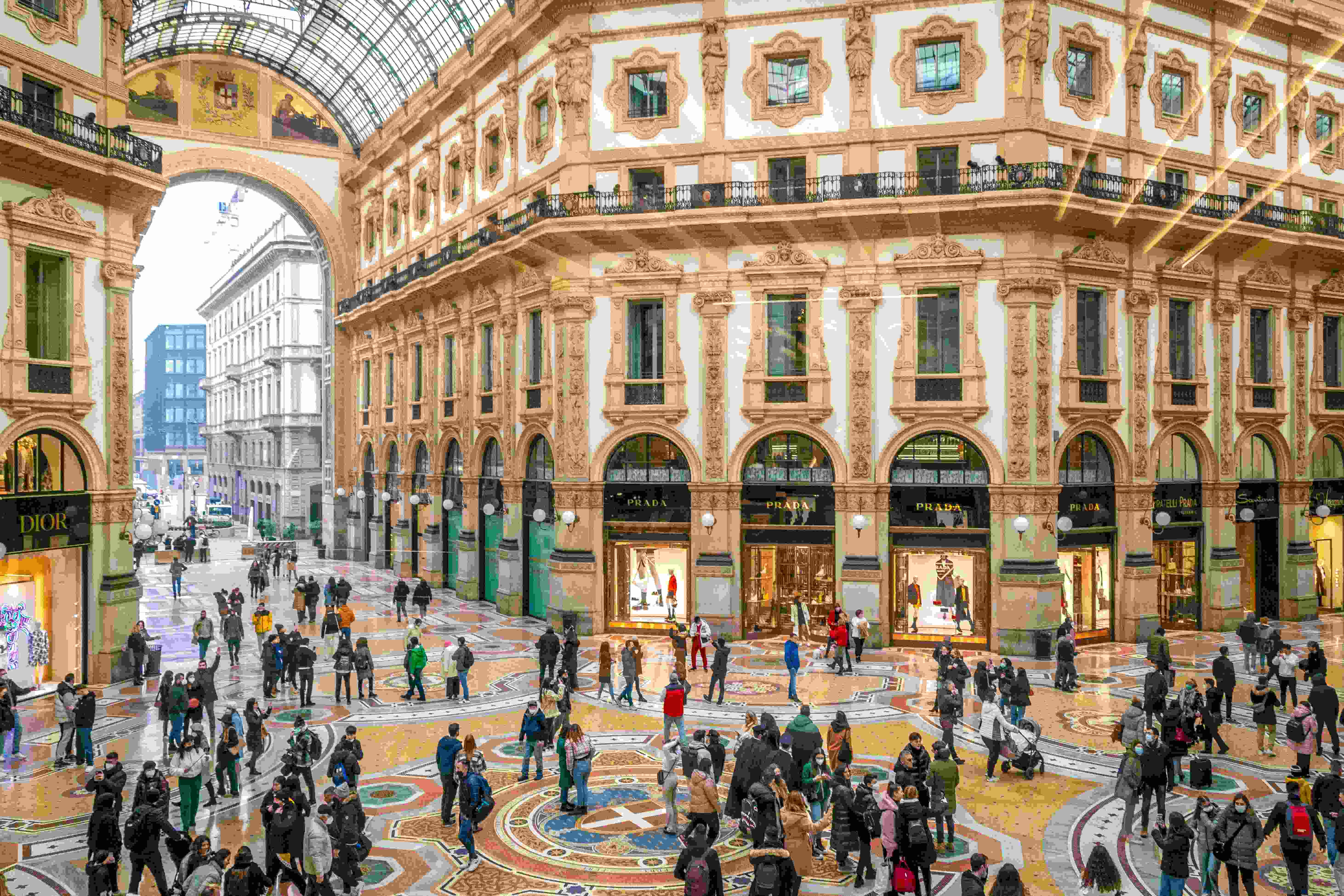 Image by Unsplash An illustrative photo of a large group of people in a large building.
