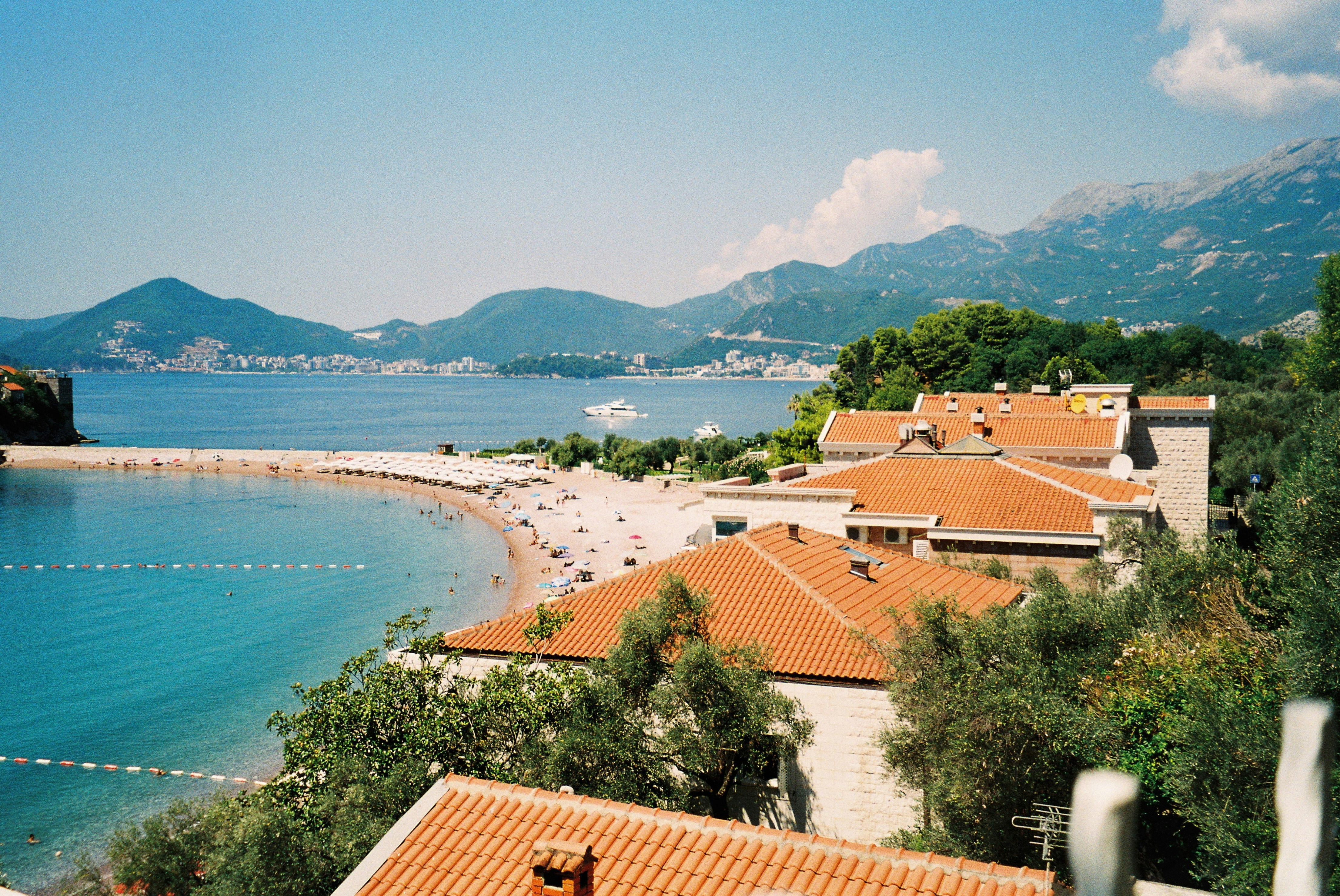 An illustrative photo of houses near the sea.