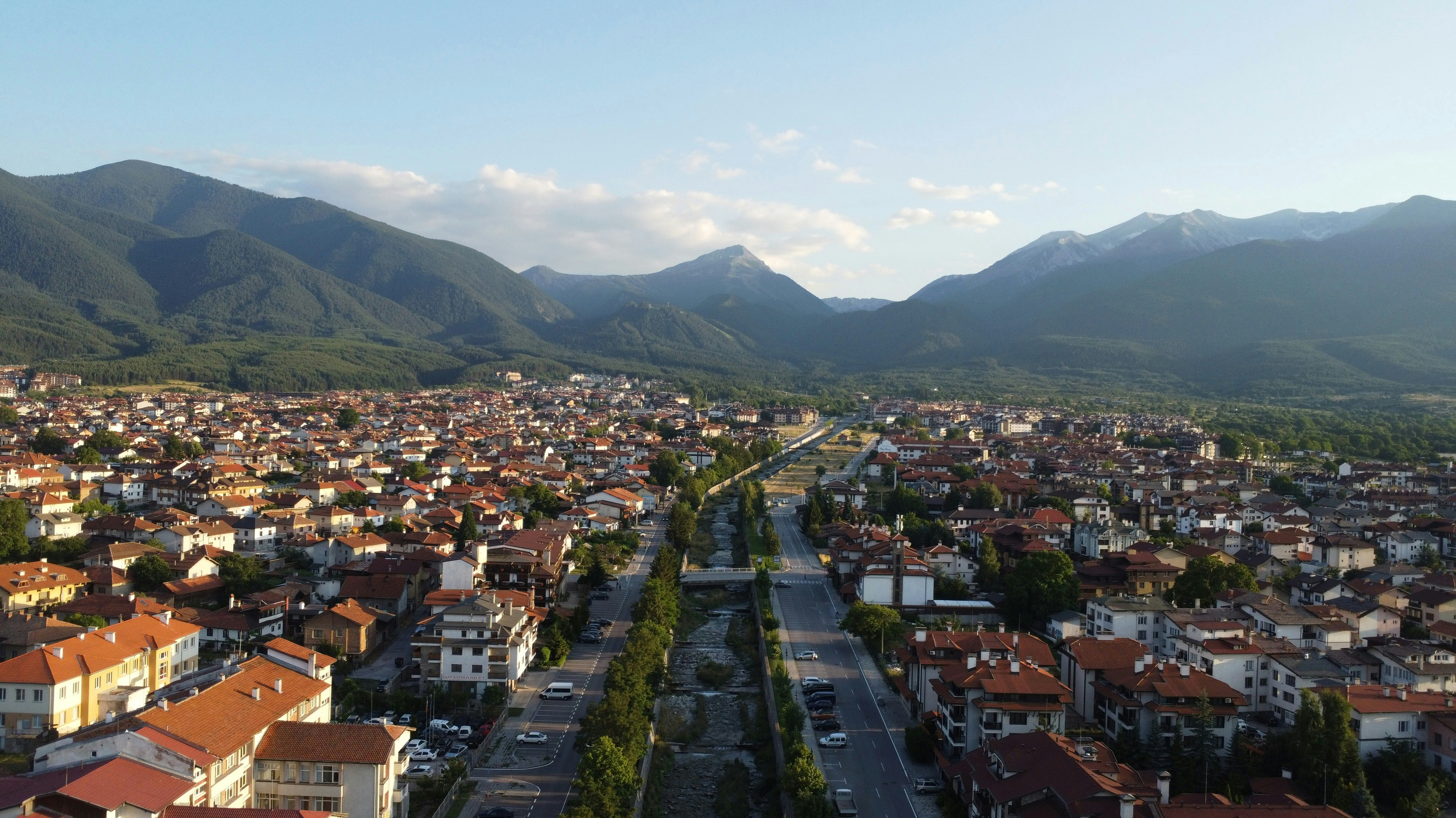 Image by Unsplash An illustrative photo of a city with mountains in the background.