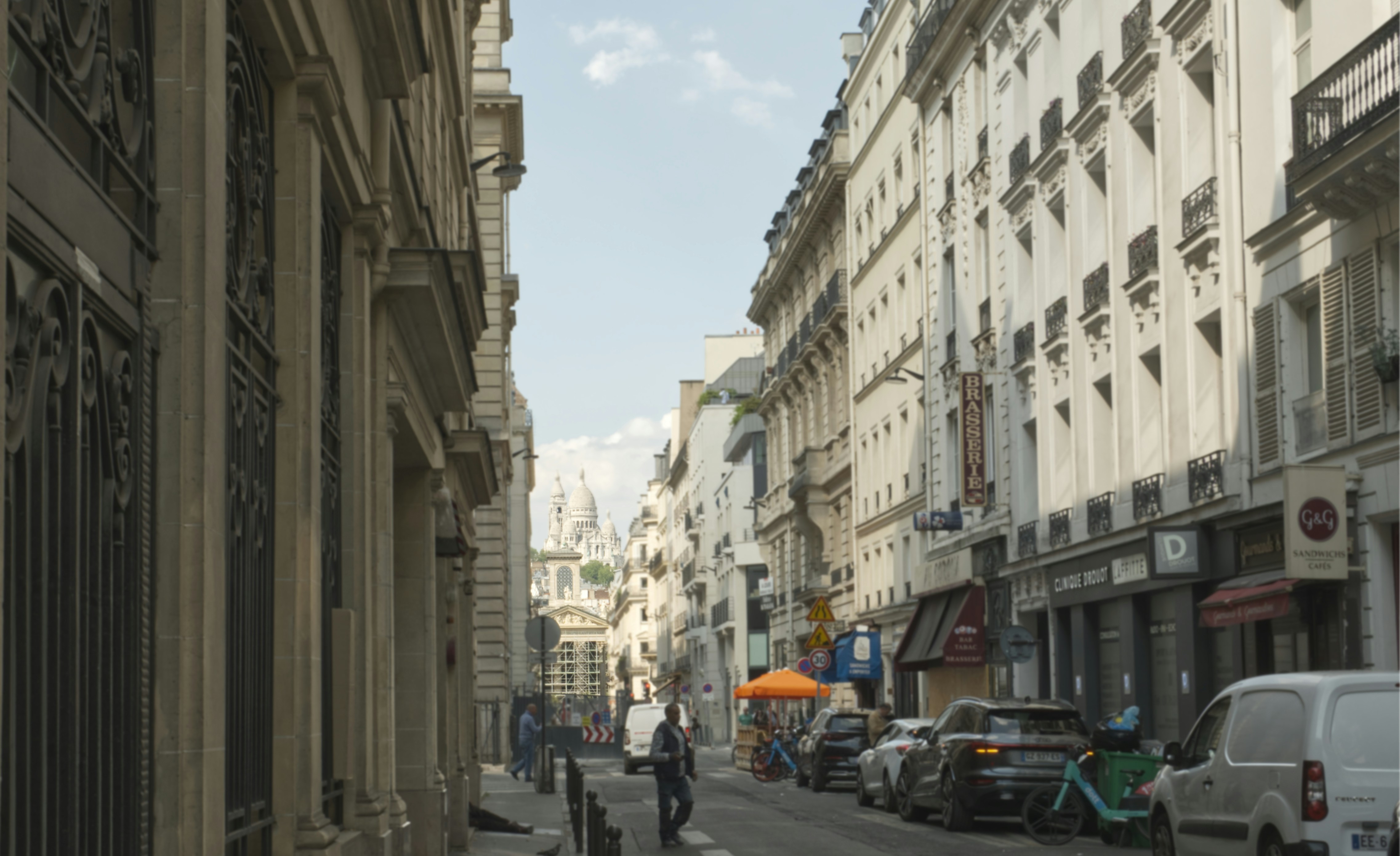 Photo by Unsplash An illustrative photo of a parisian street scene.