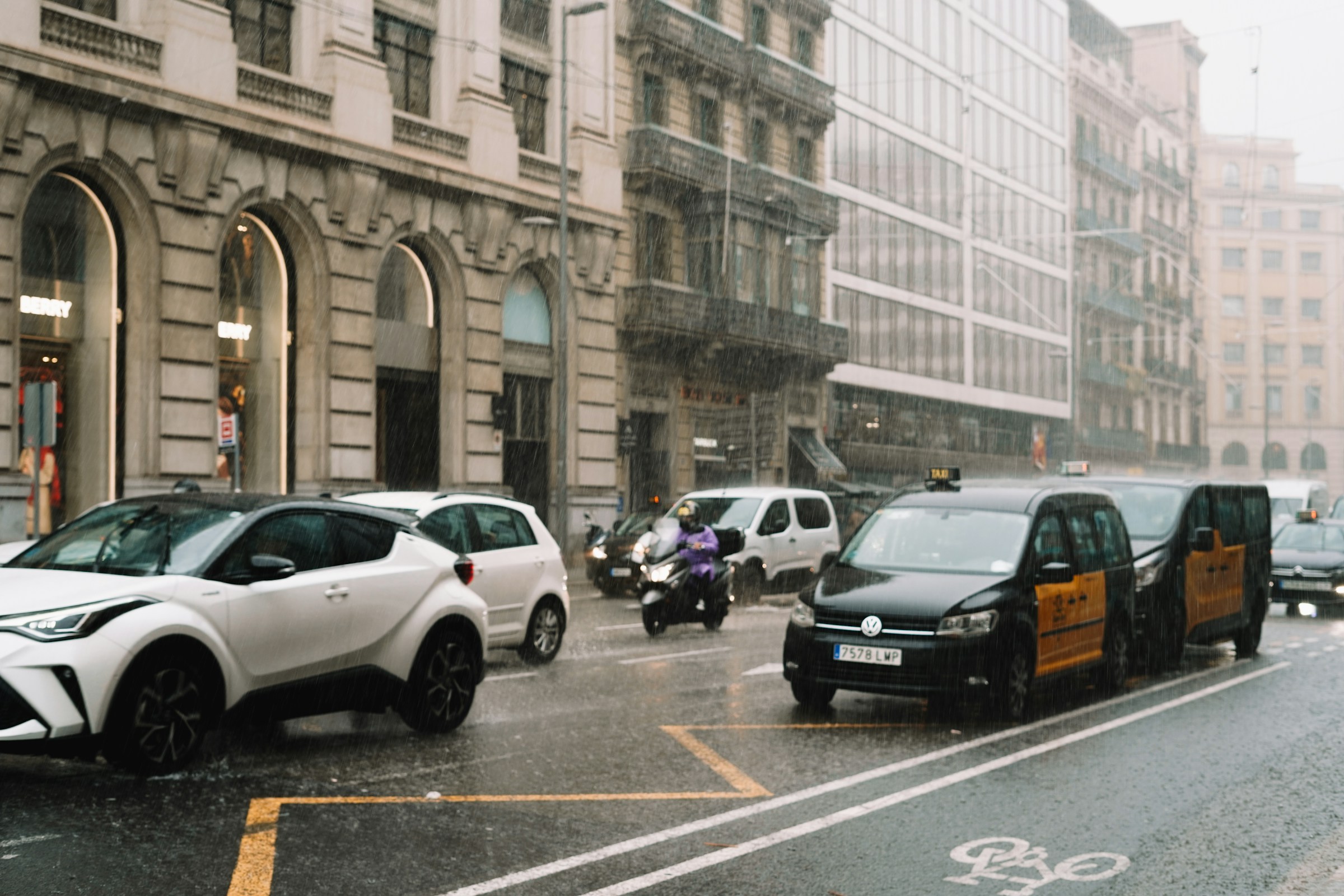 An illustrative photo of a city street filled with traffic.