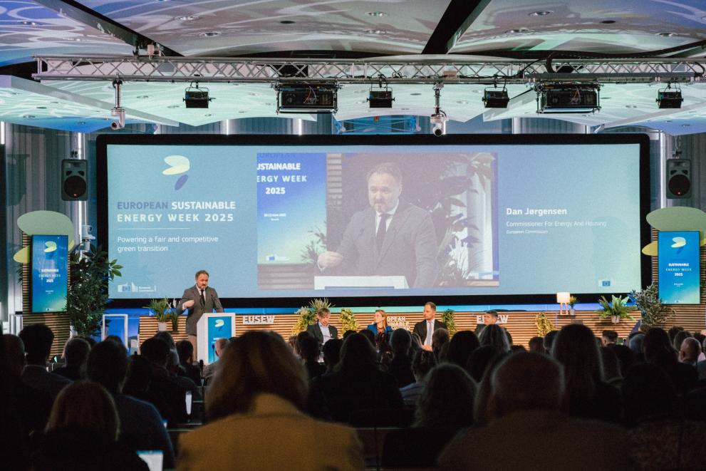 Commissioner Jorgensen speaking in public