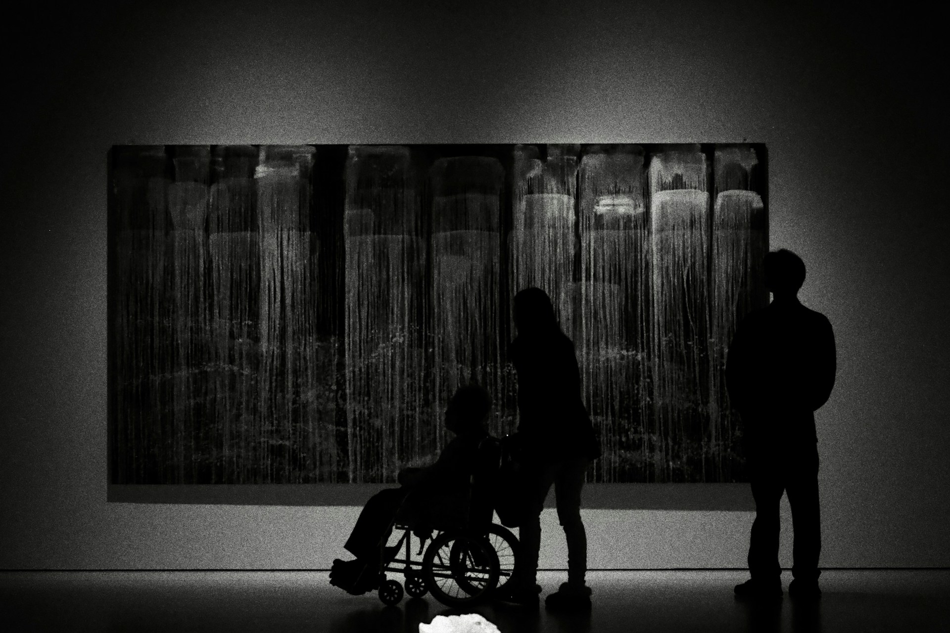 silhouettes-of-people-viewing-abstract-art-in-a-gallery