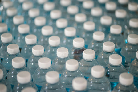 The photo presents many plastic bottles.