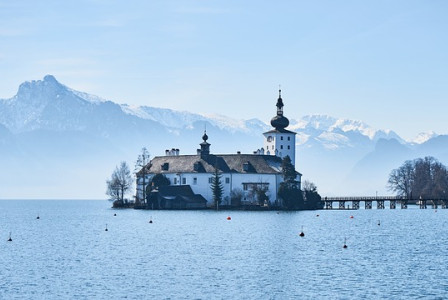 An illustrative photo of architecture.