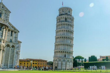 An illustrative photo of the leaning Tower of Pisa.