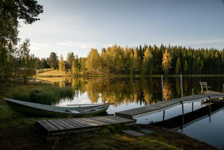 Photo by Pexels An illustrative photo of a white boat on lake dock.