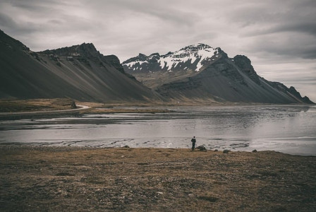 An illustrative photo of Iceland’s mountains reflected in a lake.