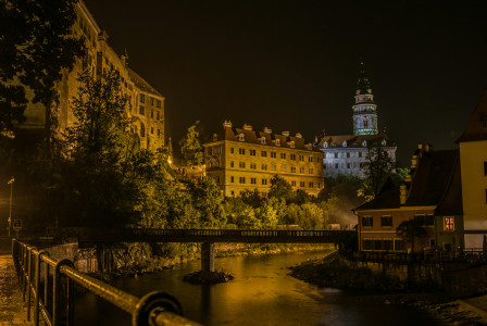 An illustrative photo of a city and bridge
