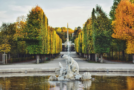 An illustrative photo of a fountain in the park during autumn