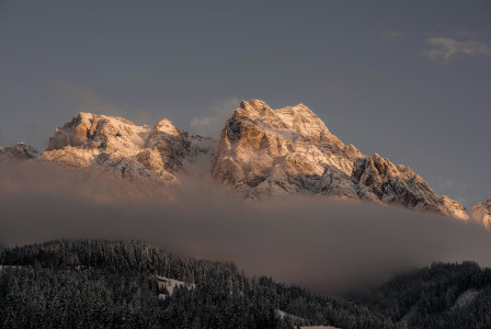 An illustrative photo of a mountain.