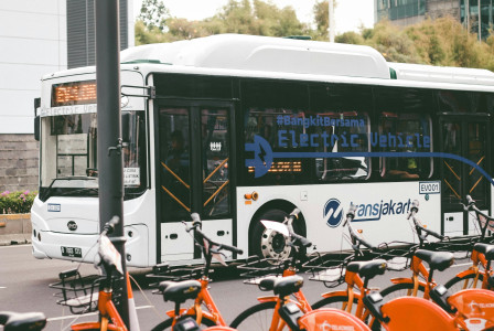 An illustrative photo of a city bus.