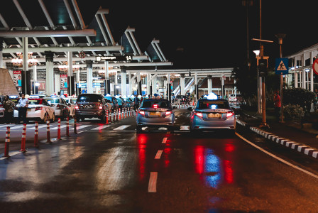 Image by Unsplash An illustrative photo of cars on road on the boarder during night.
