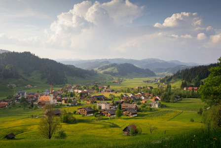 An illustrative photo of a town in the valley.