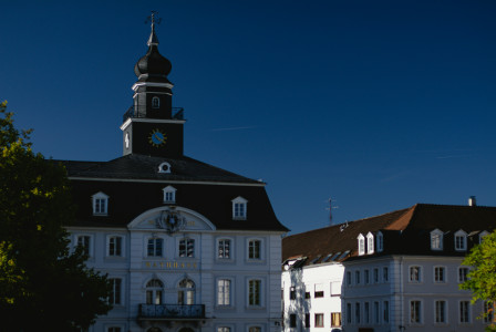 Photo by Unsplash An illustrative photo of a large white building with a clock tower.