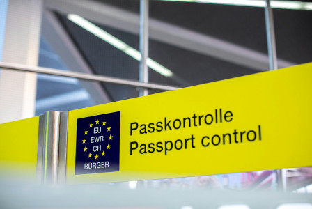 passkontrolle-passport-control-signage