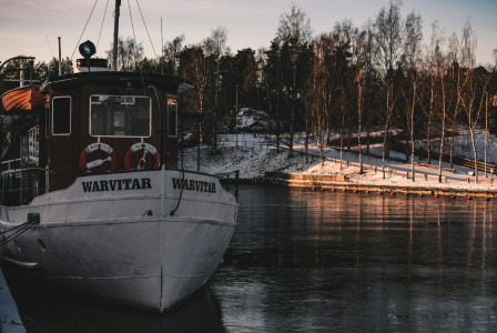 white-and-blue-boat-on-water-during-daytime