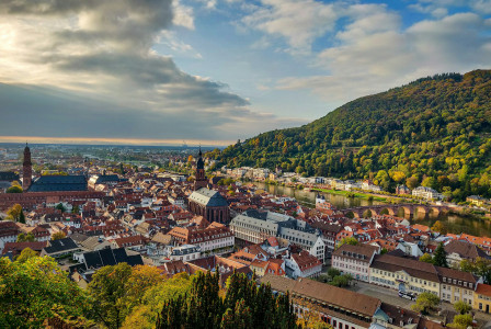 aerial-view-of-city-buildings-near-green-mountain-during-daytime