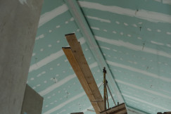 The picture describes the interior of a building undergoing construction or renovation.