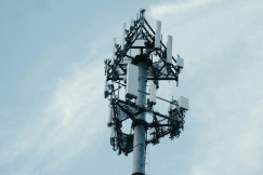 The photo presents a telecommunications tower.
