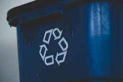 The photo presents a recycling bin.