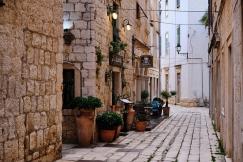 An illustrative photo of a narrow street road
