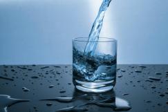 An illustrative photo of fluid pouring into a pint glass