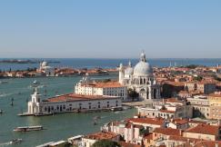 An illustrative photo of a city in Italy near the sea.