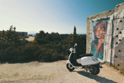 An illustrative photo of a scooter.