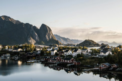 An illustrative photo of houses near body of water.