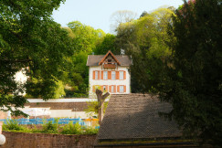 An illustrative photo of a building.