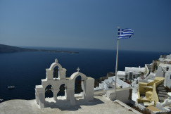 An illustrative photo of a white building.