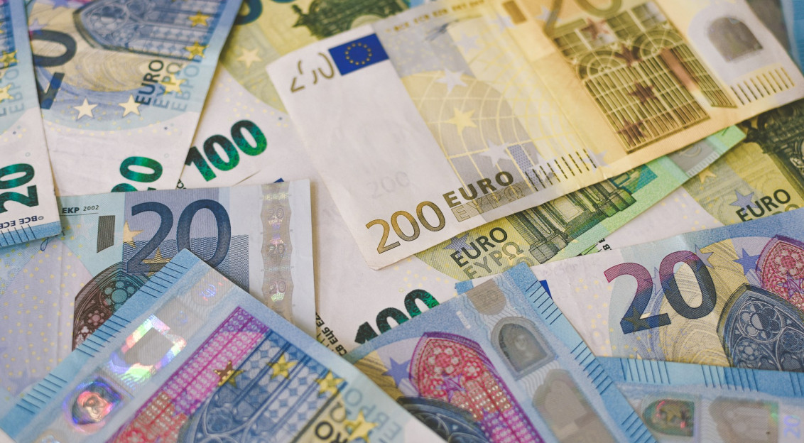 The photo presents different euro banknotes.