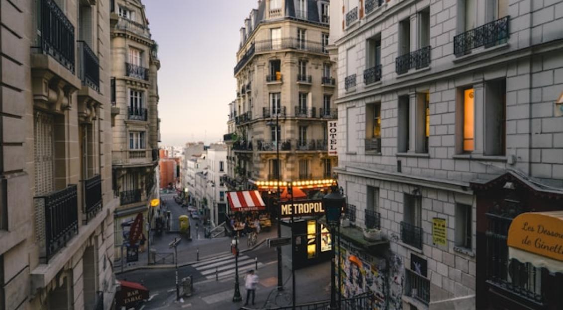An illustrative photo of a gray landmark building on the streets of Montmartre, Paris