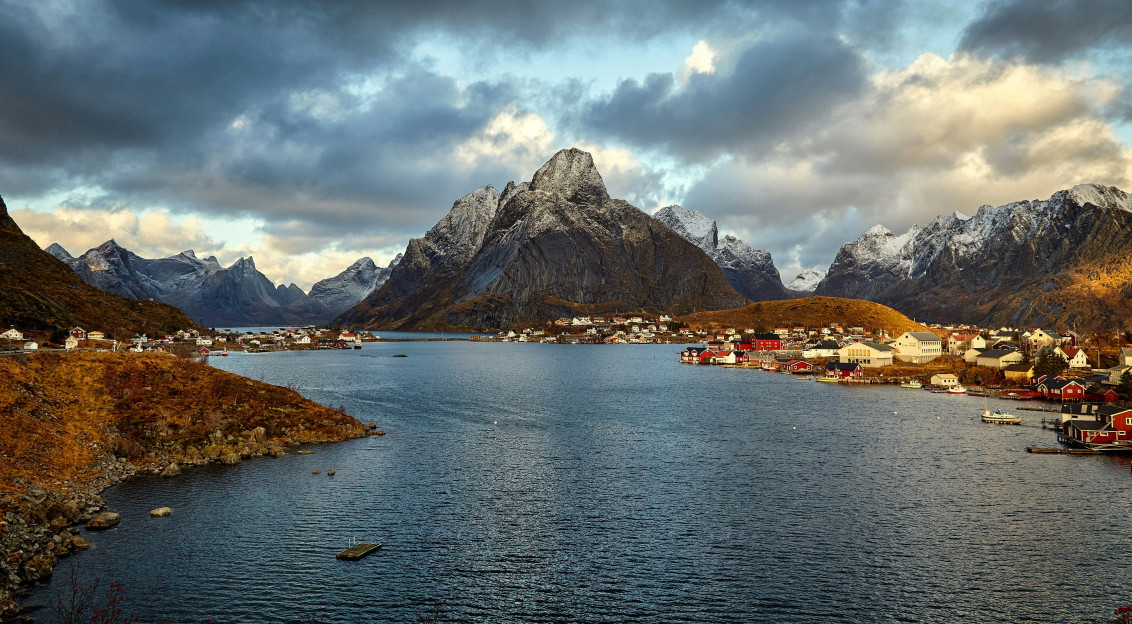 Photo by Unsplash An illustrative photo of a lake between mountains.