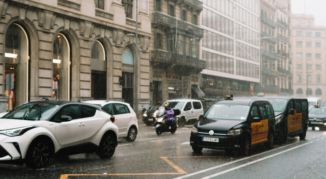 An illustrative photo of a city street filled with traffic.