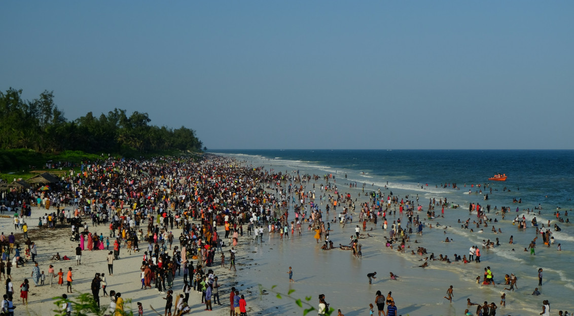 Photo by Unsplash An illustrative photo of a crowded beach.